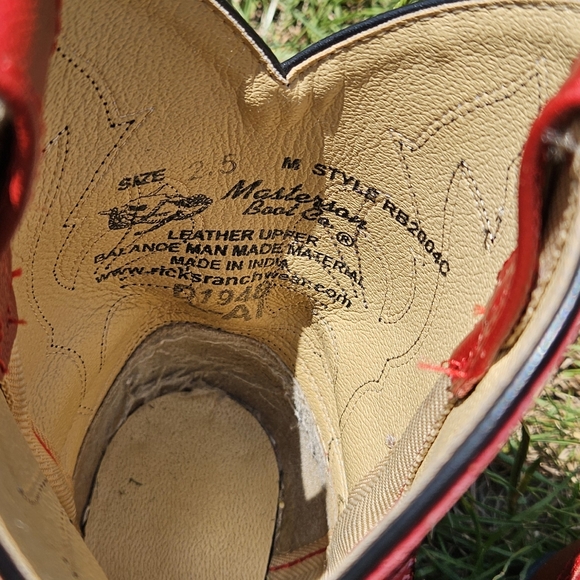 Masterson Boots Girl's Red 2.5 Warn but not much. - Picture 3 of 4